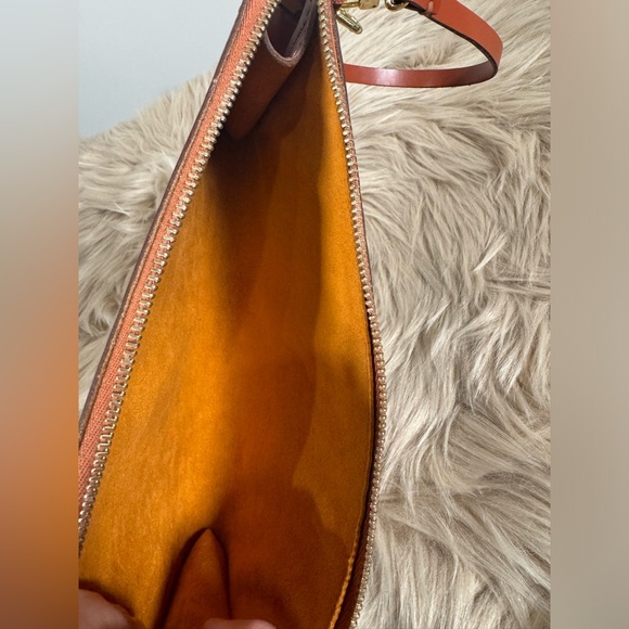 Louis Vuitton Epi Pochette - Picture 8 of 10